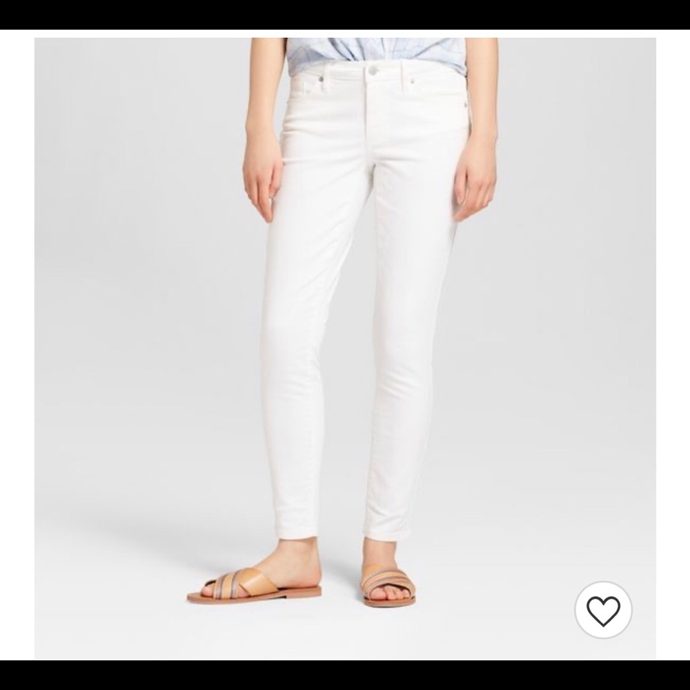 🚨SALE- send an offer!! Dollhouse white jeans!